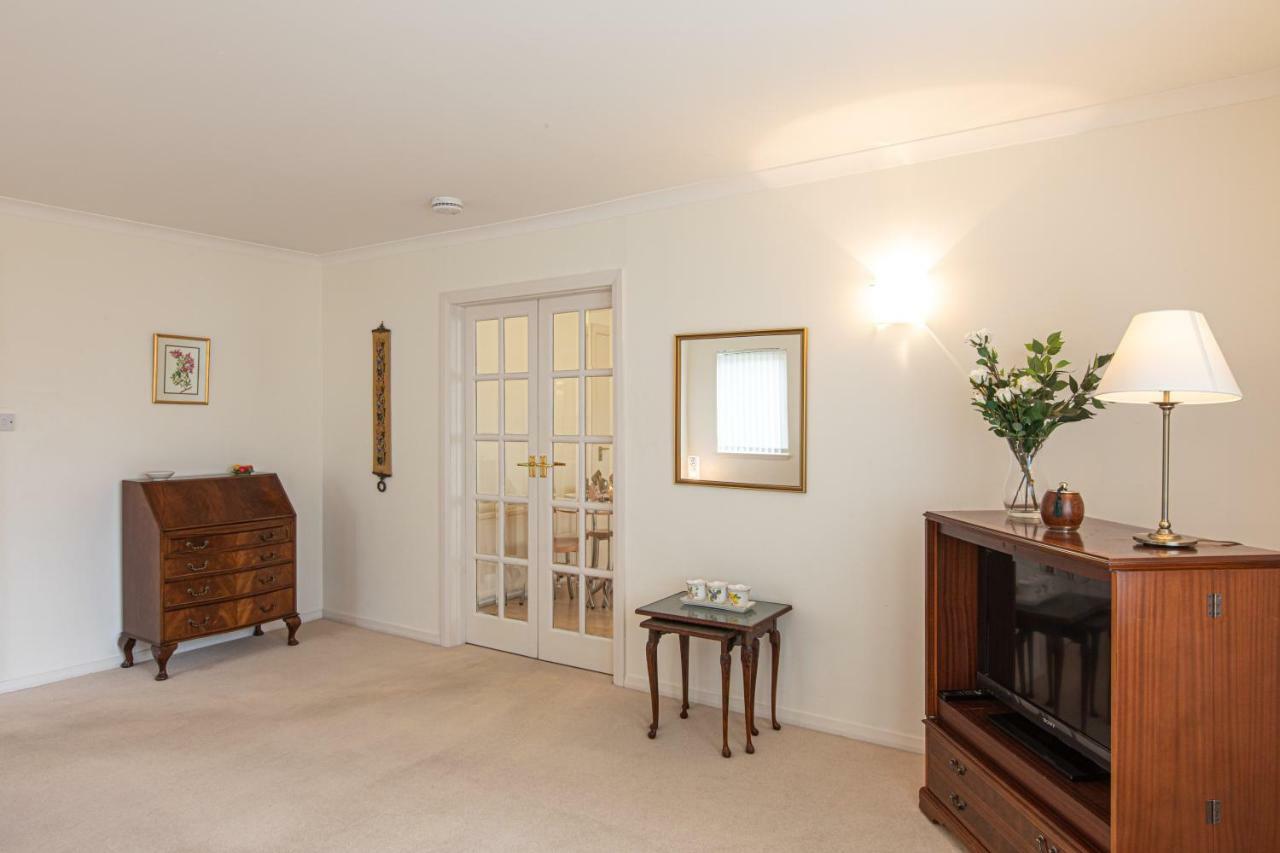 Cults Court Apartment